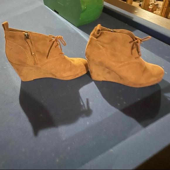 Tan/brown Dolce Vita kids heeled boots - Picture 2 of 2